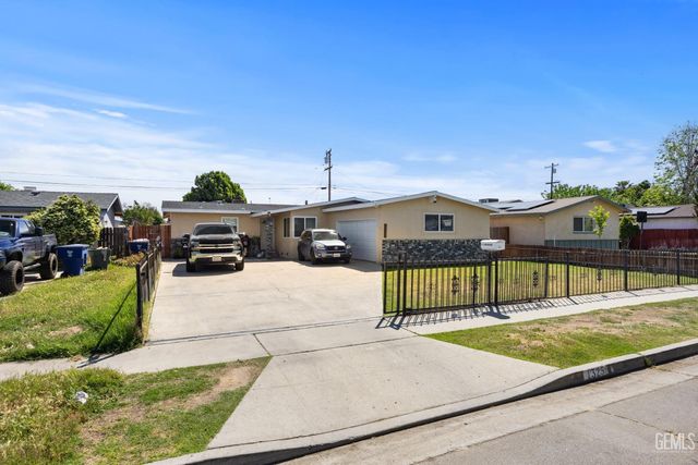 1325 Carson Avenue, Bakersfield, CA 93304