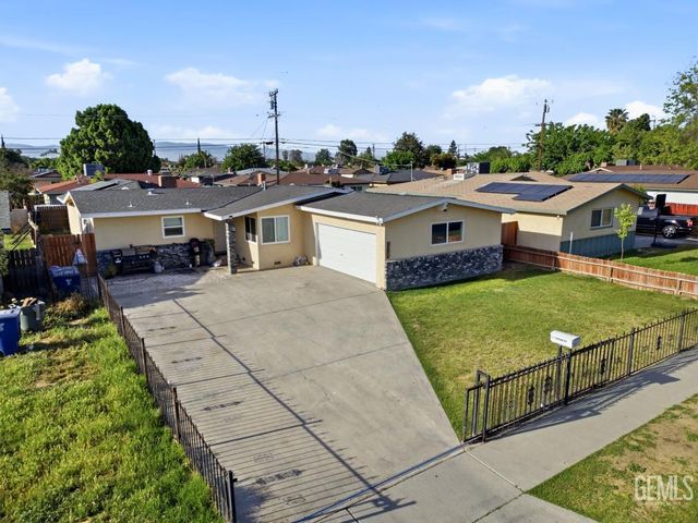 1325 Carson Avenue, Bakersfield, CA 93304