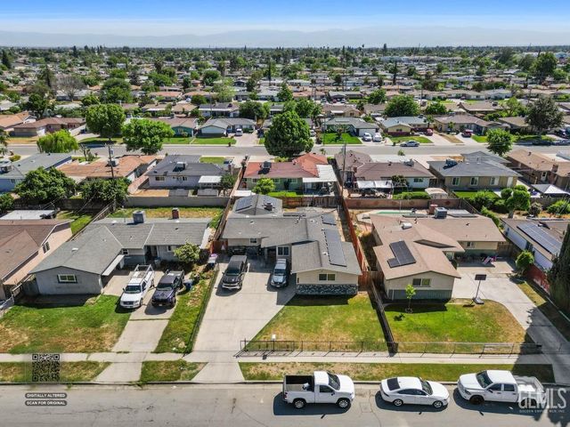 1325 Carson Avenue, Bakersfield, CA 93304
