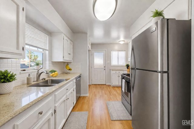 1325 Carson Avenue, Bakersfield, CA 93304