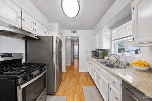 1325 Carson Avenue, Bakersfield, CA 93304