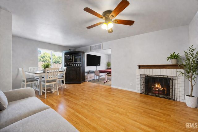 1325 Carson Avenue, Bakersfield, CA 93304