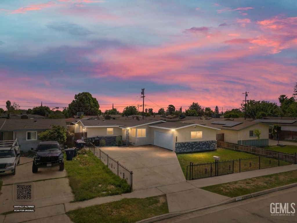 1325 Carson Avenue, Bakersfield, CA 93304