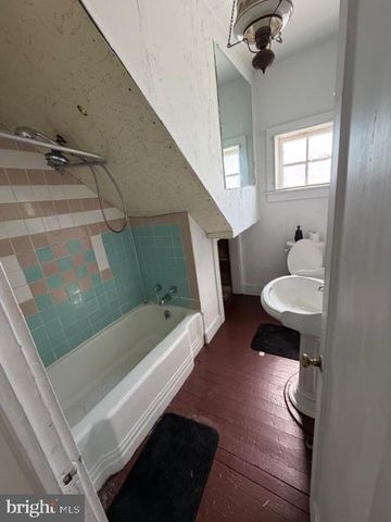 718 WOODLANE RD, Beverly, NJ 08010