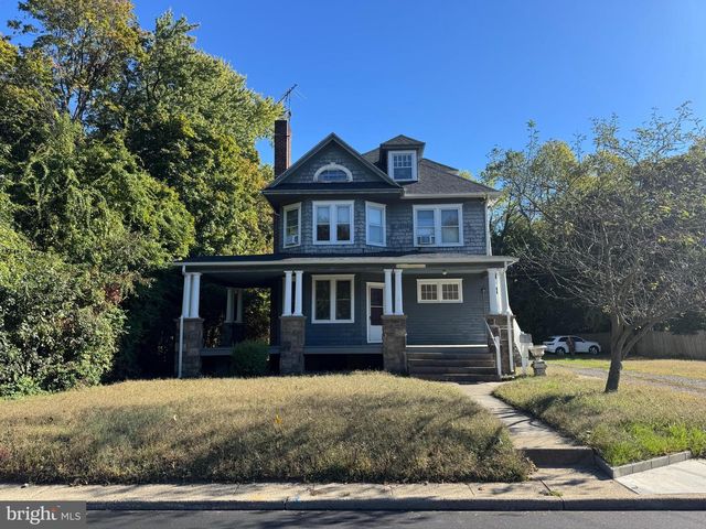 718 WOODLANE RD, Beverly, NJ 08010