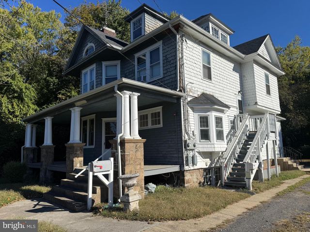 718 WOODLANE RD, Beverly, NJ 08010