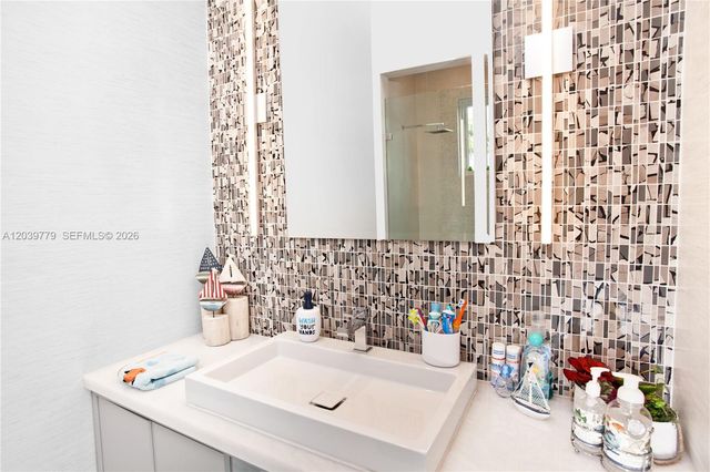 165 Paloma Dr, Coral Gables, FL 33143