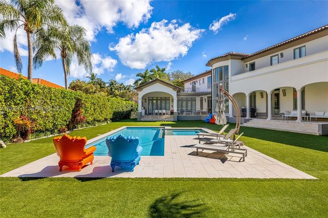165 Paloma Dr, Coral Gables, FL 33143