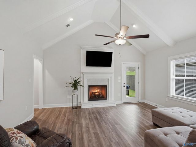 6533 SE Oak Meadow Drive, Owens Cross Roads, AL 35763