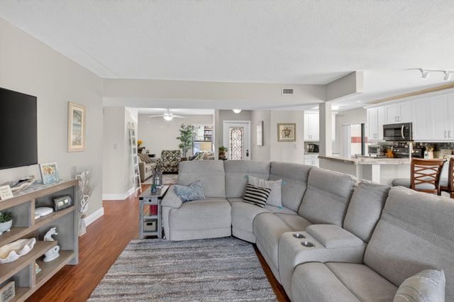 10663 Ocean Palm Way 101, Boynton Beach, FL 33437