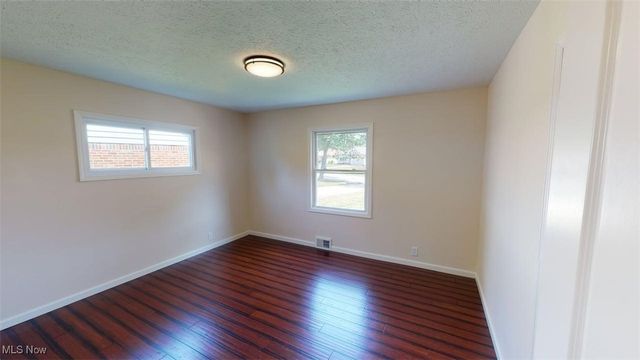 4528 S Frontenac Drive, Warrensville Heights, OH 44128