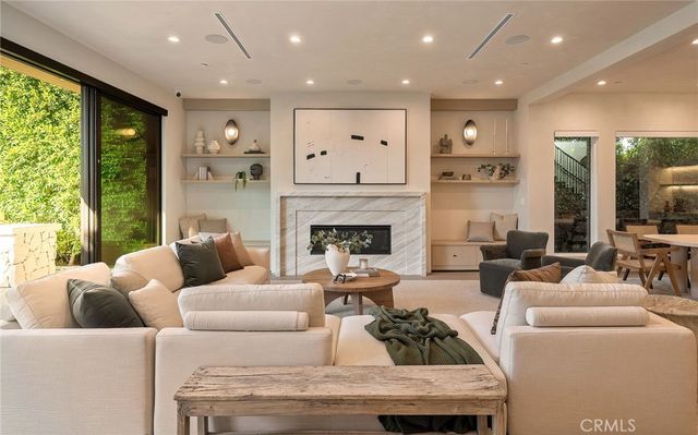 12113 Maxwellton Road, Studio City, CA 91604