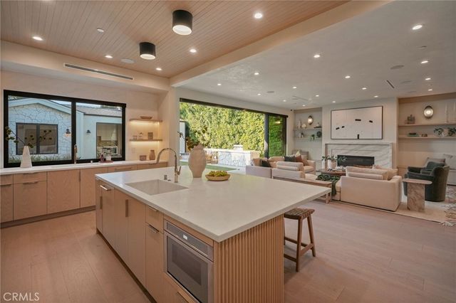 12113 Maxwellton Road, Studio City, CA 91604