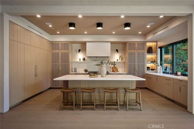12113 Maxwellton Road, Studio City, CA 91604