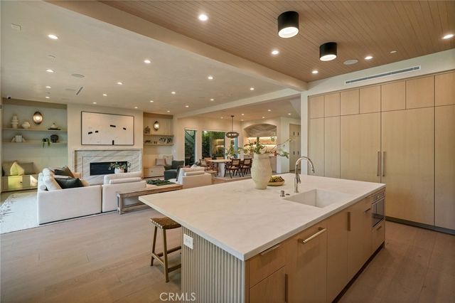 12113 Maxwellton Road, Studio City, CA 91604