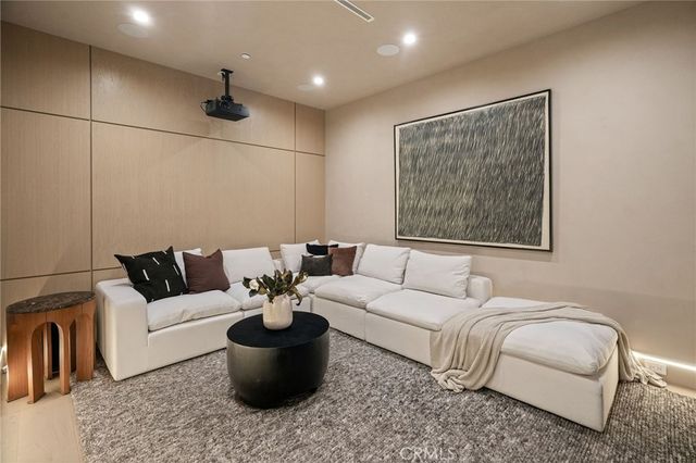 12113 Maxwellton Road, Studio City, CA 91604
