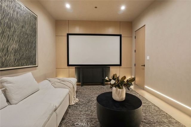 12113 Maxwellton Road, Studio City, CA 91604