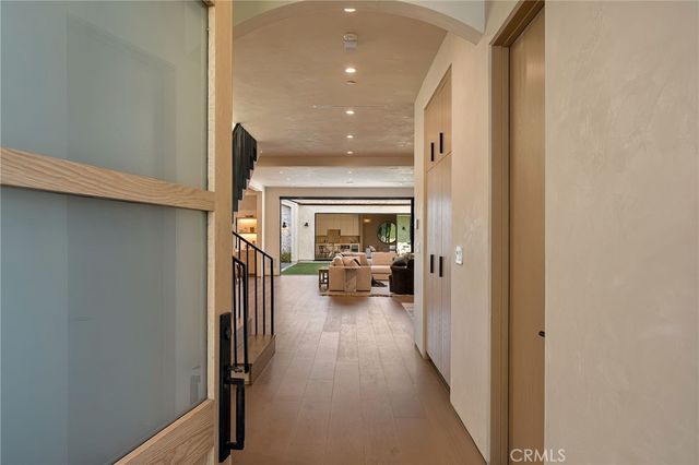 12113 Maxwellton Road, Studio City, CA 91604
