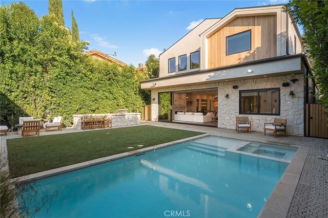 12113 Maxwellton Road, Studio City, CA 91604