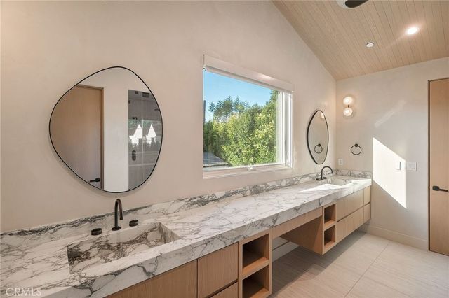 12113 Maxwellton Road, Studio City, CA 91604