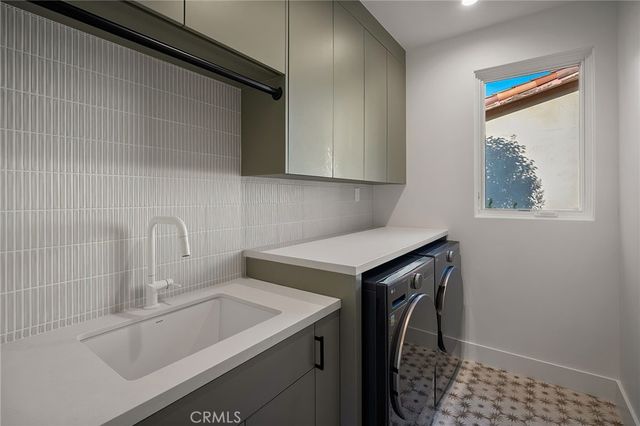 12113 Maxwellton Road, Studio City, CA 91604