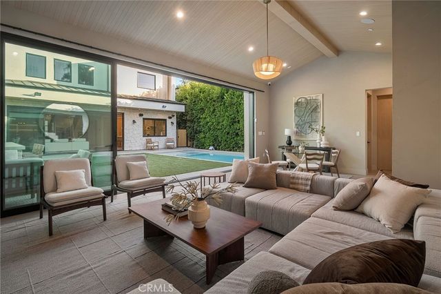 12113 Maxwellton Road, Studio City, CA 91604