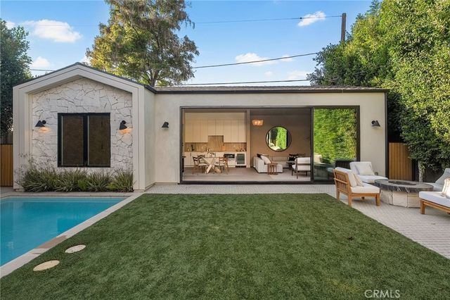 12113 Maxwellton Road, Studio City, CA 91604