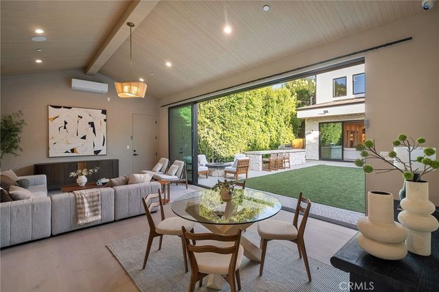 12113 Maxwellton Road, Studio City, CA 91604
