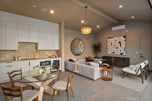 12113 Maxwellton Road, Studio City, CA 91604