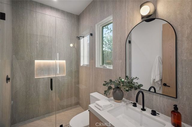 12113 Maxwellton Road, Studio City, CA 91604