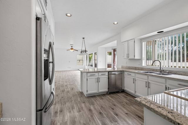 156 S Eastern Dawn Avenue, Tucson, AZ 85748