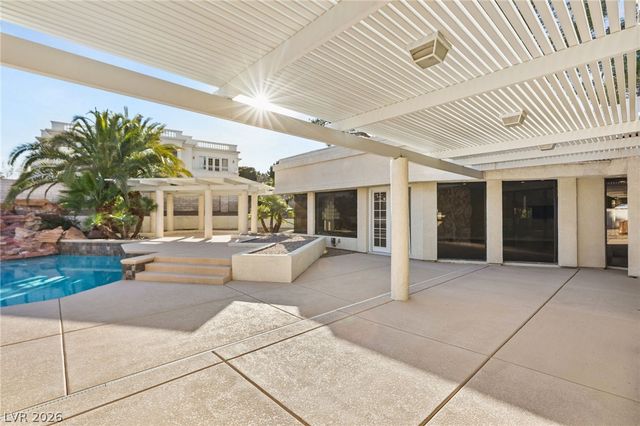 13 Dovetail Circle, Henderson, NV 89014
