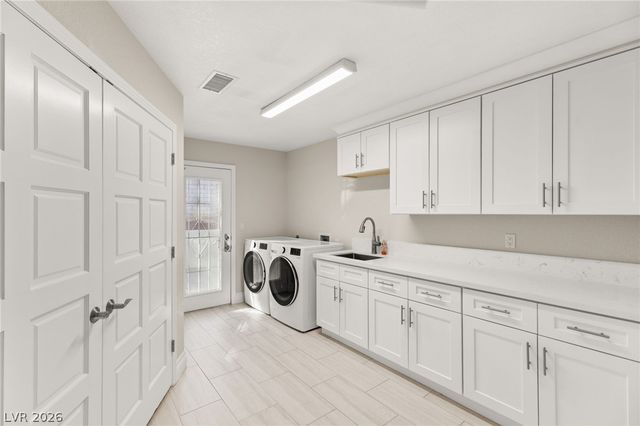 13 Dovetail Circle, Henderson, NV 89014
