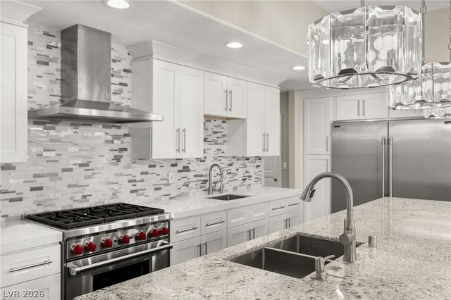 13 Dovetail Circle, Henderson, NV 89014