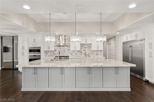 13 Dovetail Circle, Henderson, NV 89014