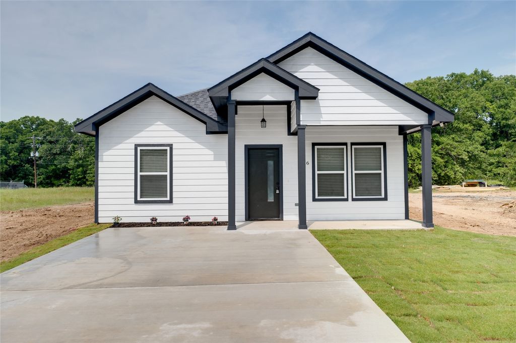 116 Bowie Street, Mabank, TX 75156