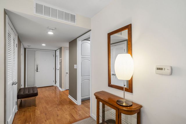 2 Oak Brook Club Drive C106, Oak Brook, IL 60523