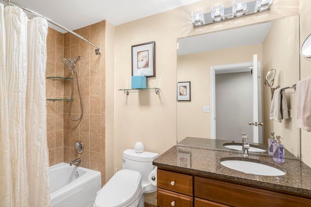 2 Oak Brook Club Drive C106, Oak Brook, IL 60523