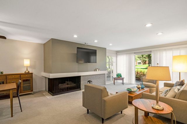 2 Oak Brook Club Drive C106, Oak Brook, IL 60523