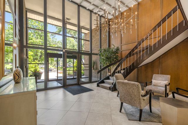 2 Oak Brook Club Drive C106, Oak Brook, IL 60523