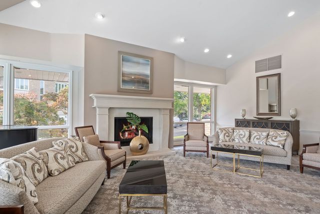 2 Oak Brook Club Drive C106, Oak Brook, IL 60523