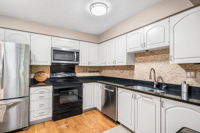 2 Oak Brook Club Drive C106, Oak Brook, IL 60523