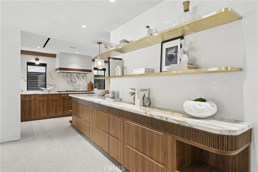 Image 10 of property listing at 503 J, Newport Beach, CA 92661
