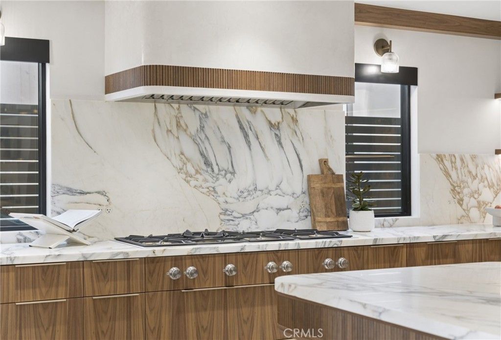 Image 11 of property listing at 503 J, Newport Beach, CA 92661