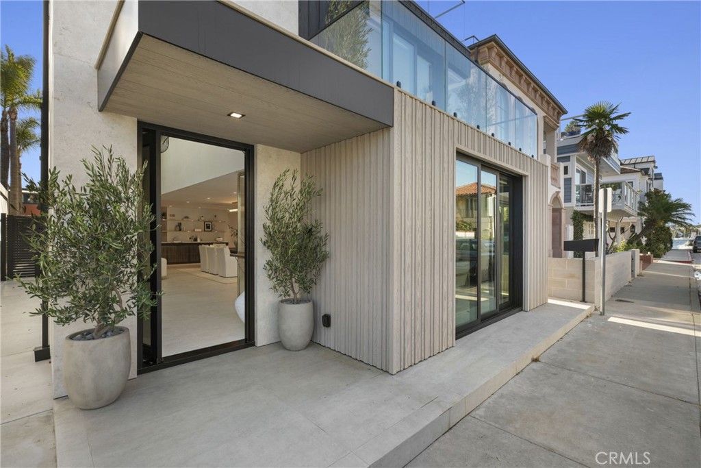 Image 2 of property listing at 503 J, Newport Beach, CA 92661