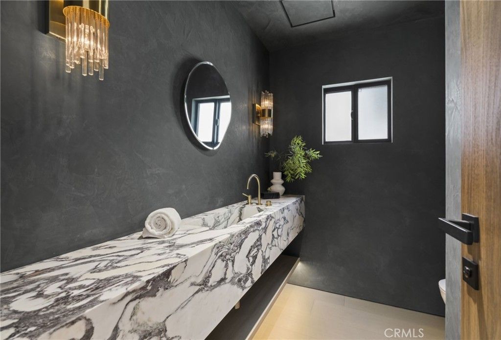 Image 20 of property listing at 503 J, Newport Beach, CA 92661