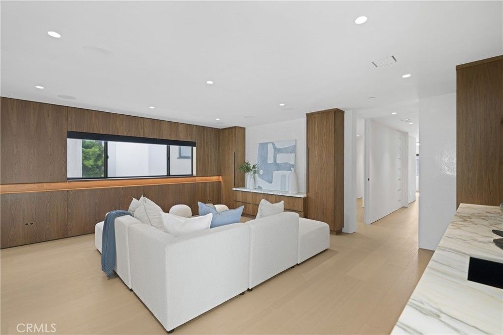 Image 22 of property listing at 503 J, Newport Beach, CA 92661