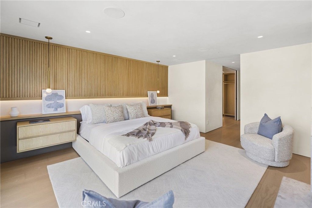 Image 25 of property listing at 503 J, Newport Beach, CA 92661