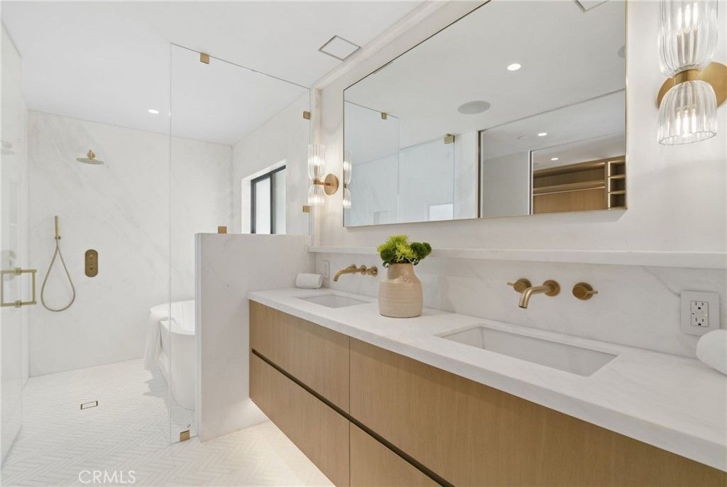 Image 28 of property listing at 503 J, Newport Beach, CA 92661