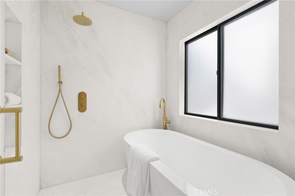 Image 29 of property listing at 503 J, Newport Beach, CA 92661